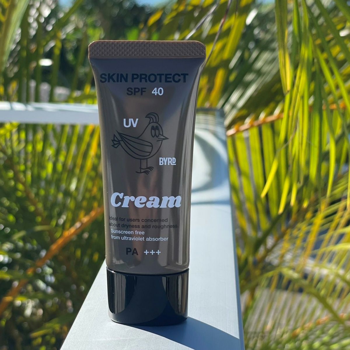 <SPF40/PA+++ 白浮きしにくい肌色タイプ>BYRD UVクリーム